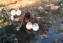 गंदी नाली का पानी प्रयोग कर रहे लोग nit faridabad