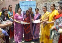 ‘इंडिया इन एक्शन’ के तहत स्लम बस्ती में साडिय़ों का वितरण jiva ayurveda,