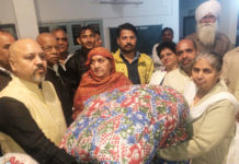 भूतपूर्व मंत्री शिवचरण लाल शर्मा के जन्मदिवस पर जरूरतमंदों को बांटे गरम कपड़े pt shiv charan lal sharma,