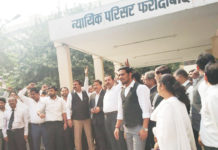 महिला अधिवक्ता के साथ किया अभद्र व्यवहार, वकीलों ने की हड़ताल zila bar association in faridabad