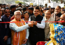 हरियाणा-महाराष्ट्र में माटी और खून का रिश्ता : देवेंद्र फडऩवीस cm manhor lal khattar,