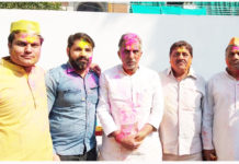 भाजपा नेता सुबोध महाशय ने केंद्रीय राजयमंत्री कृष्णपाल को गुलाल लगा मनाई होली subodh mahashay