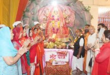 श्री बांके बिहारी मंदिर में प्रथम नवरात्र पर भक्तों ने की पूजा अर्चना shri banke bihari mandir faridabad,