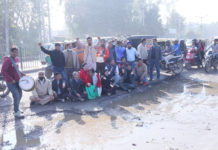 बहरे निगम को जगाने के लिए बजाए ढोल rajesh khatana