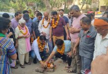 मुकेश डागर ने सेक्टर 55 में लगाया ट्यूबवेल