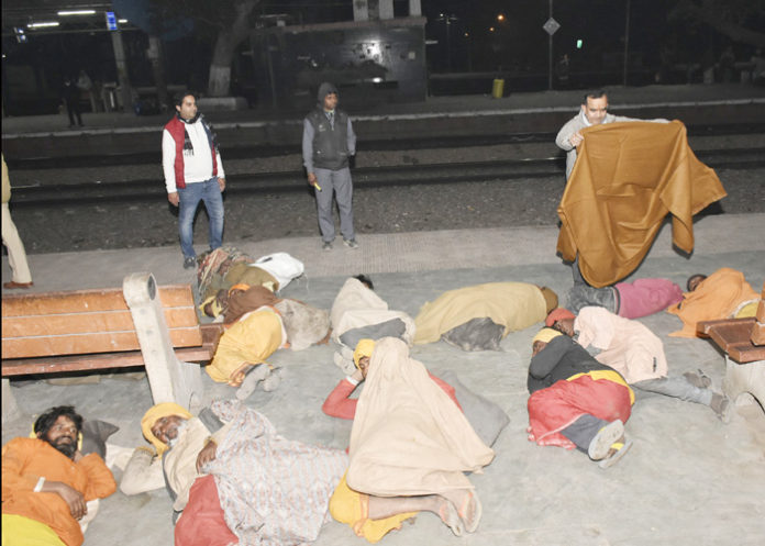 shri sidhdata ashram kambal vitran at railway station and other places